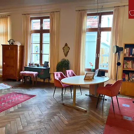 Ferienstudio Altstadtflair -loftfeeling Im Saengersaal In Der Stiftsstadt Mit Parkplatz * 肯普滕